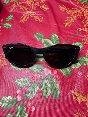 Ray-Ban Black Cat-Eye Sunglasses with Dark Lenses